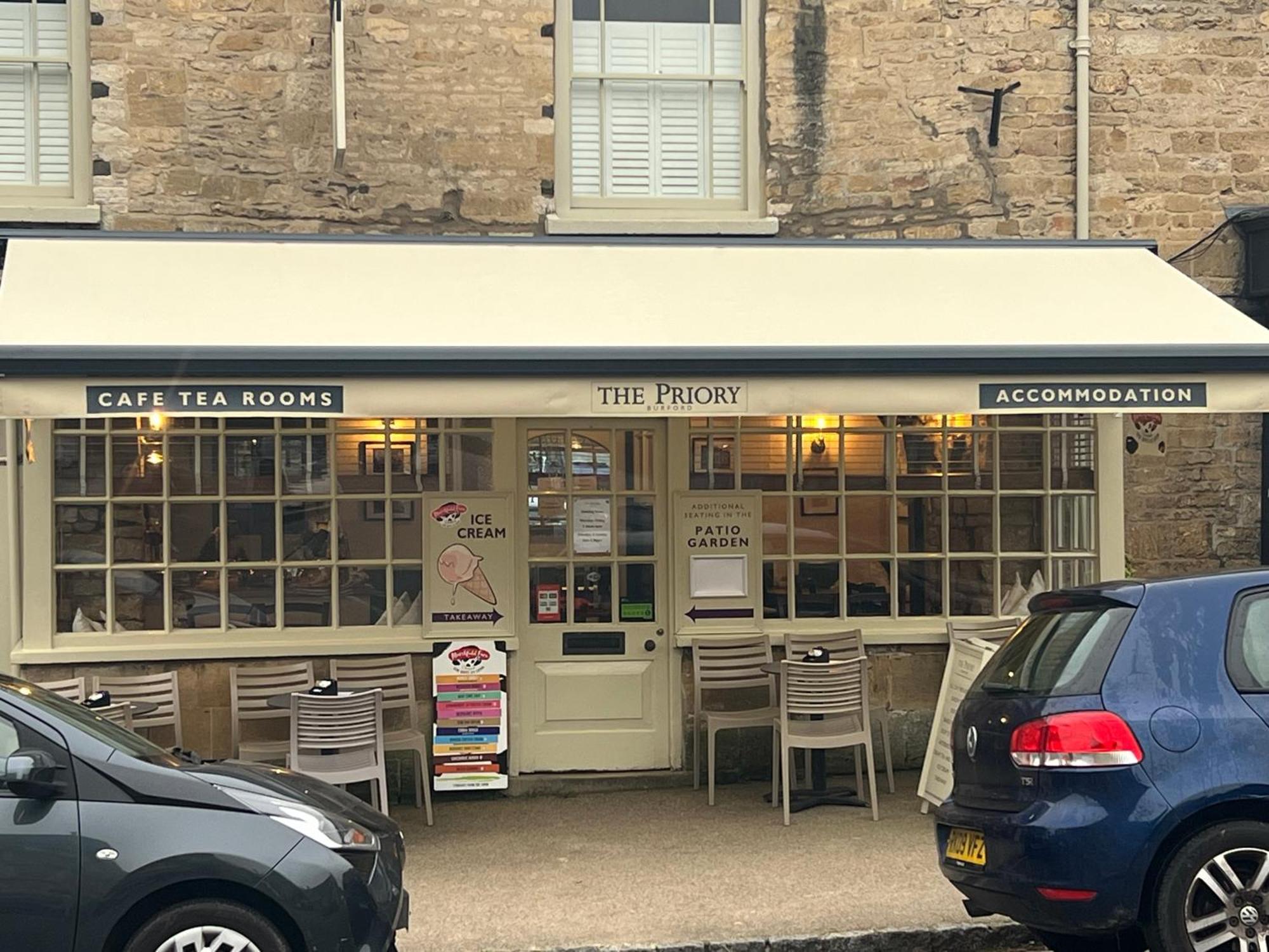 Priory Tearooms Burford With Rooms Eksteriør billede