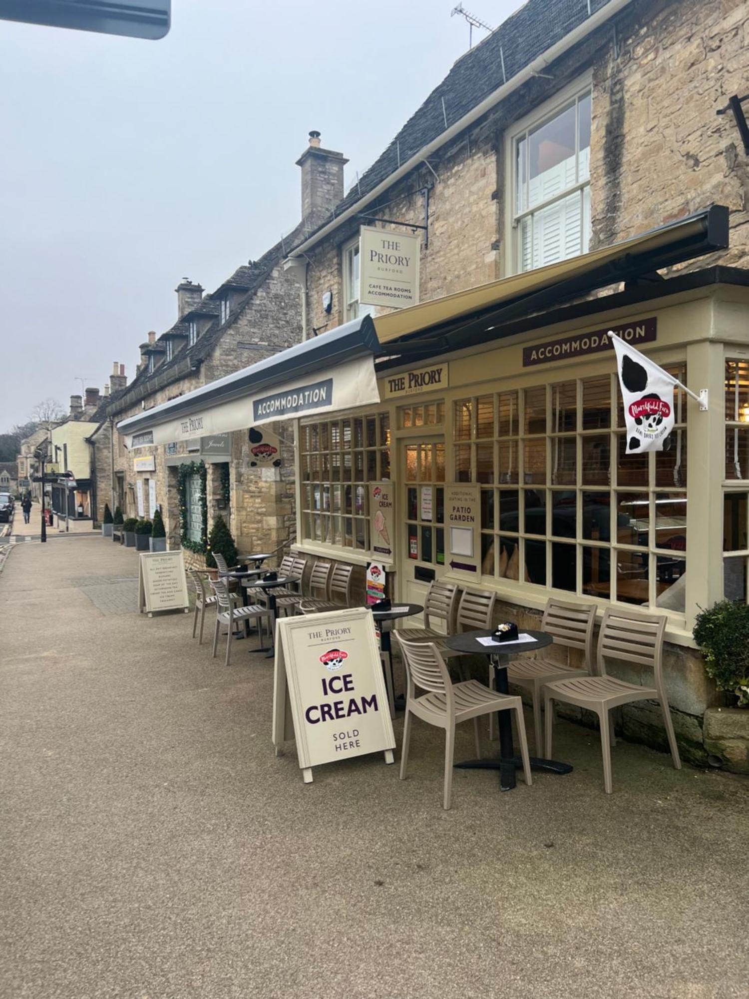 Priory Tearooms Burford With Rooms Eksteriør billede