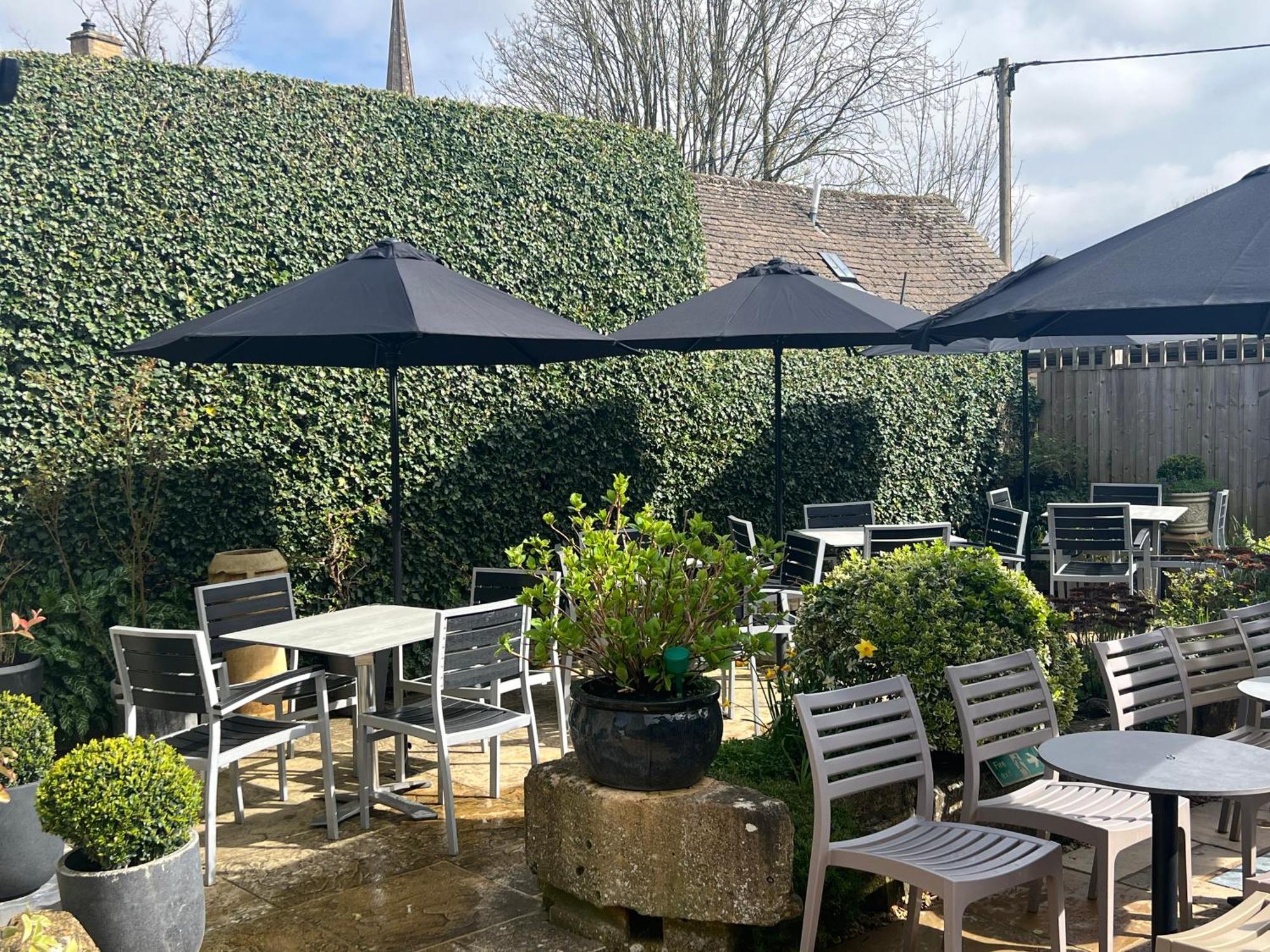 Priory Tearooms Burford With Rooms Eksteriør billede