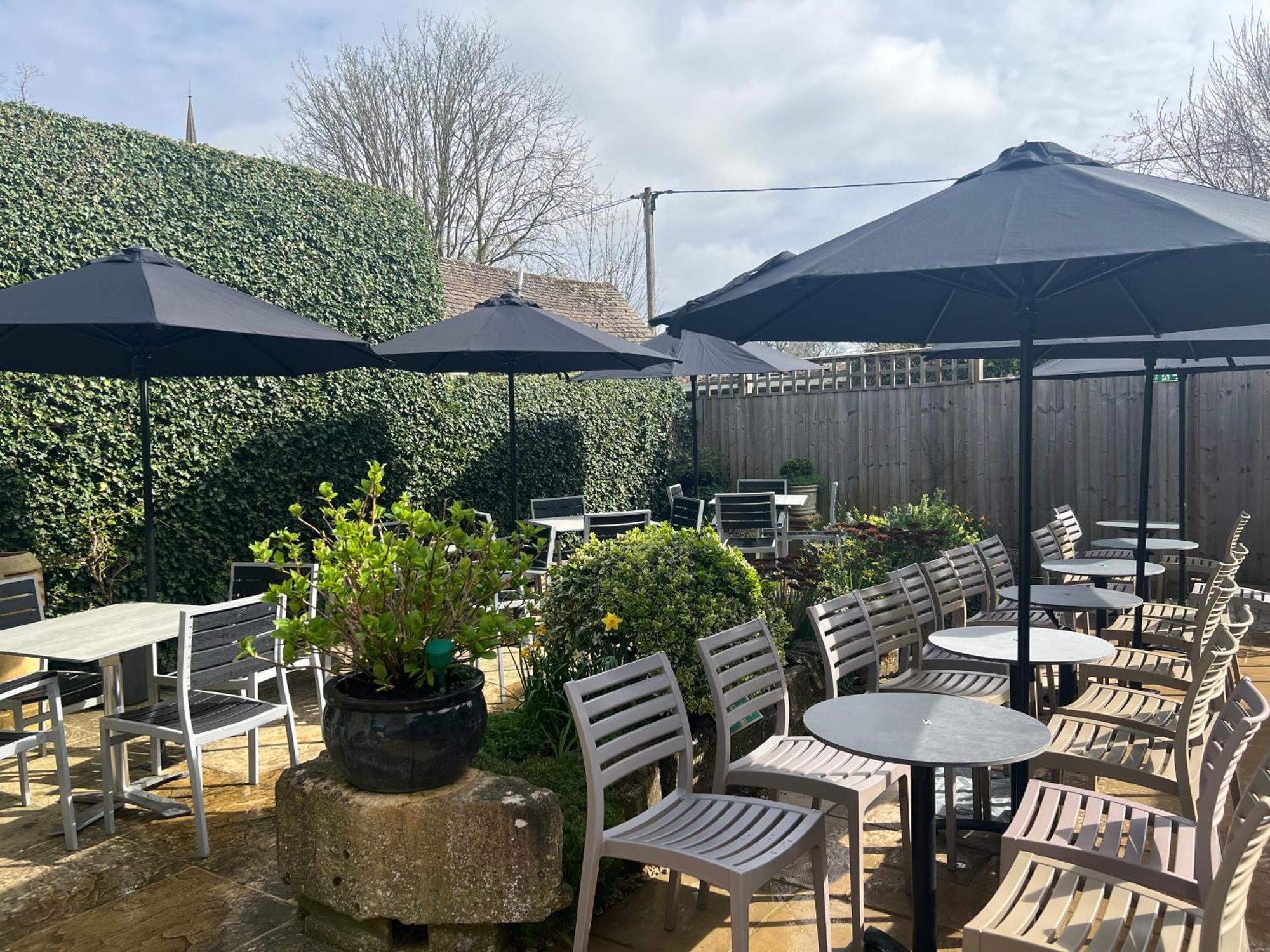 Priory Tearooms Burford With Rooms Eksteriør billede