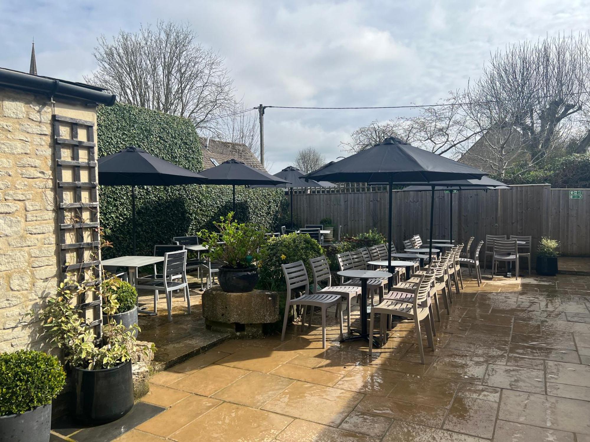 Priory Tearooms Burford With Rooms Eksteriør billede