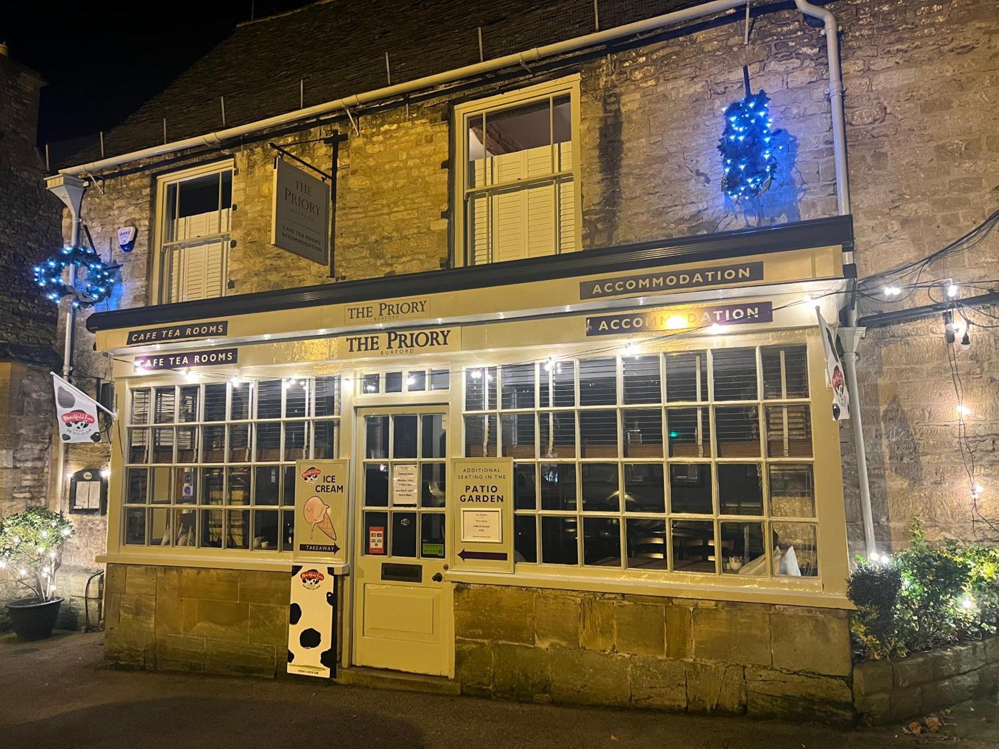 Priory Tearooms Burford With Rooms Eksteriør billede