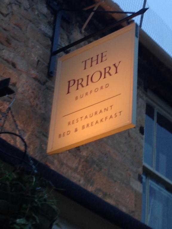 Priory Tearooms Burford With Rooms Eksteriør billede